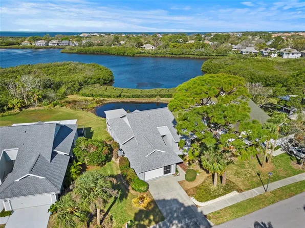 1020 Lake Avoca Dr, Tarpon Springs, FL 34689