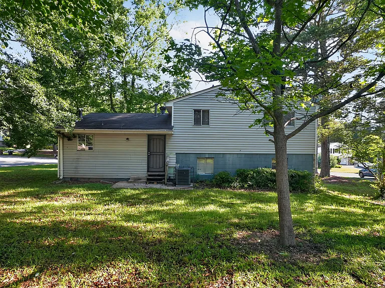 2501 Hartford Dr — Photo 16