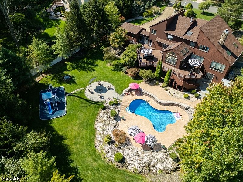 1st image of 17 Chesterfield Dr