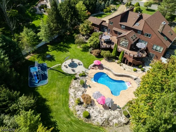 17 Chesterfield Dr, Warren Twp., NJ 07059