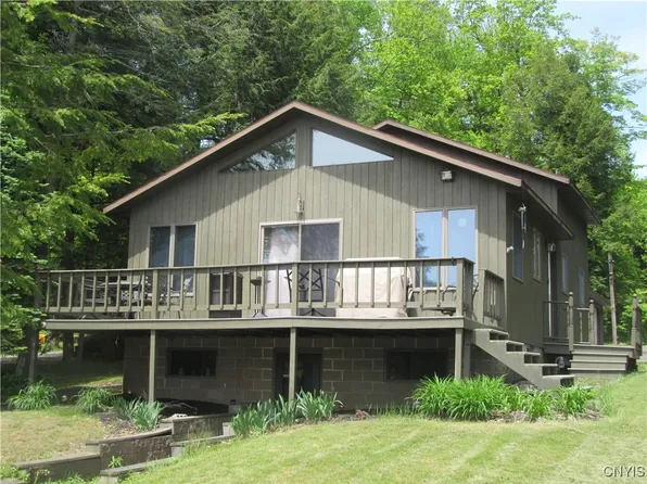 114 N Shore Dr, Bernhards Bay, NY 13316