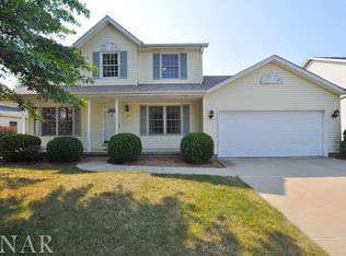 29 Hayloft Rd, Bloomington, IL 61704