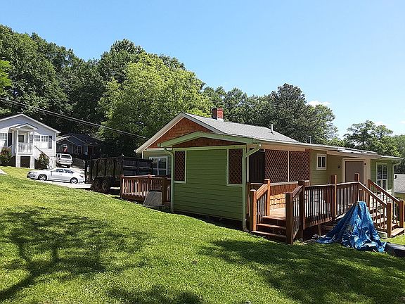 2nd image of 526 Fort St #2