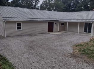 3137 Saxonburg Rd, Natrona Heights, PA 15065