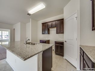 161 Lark Hill Rd, Floresville, TX 78114