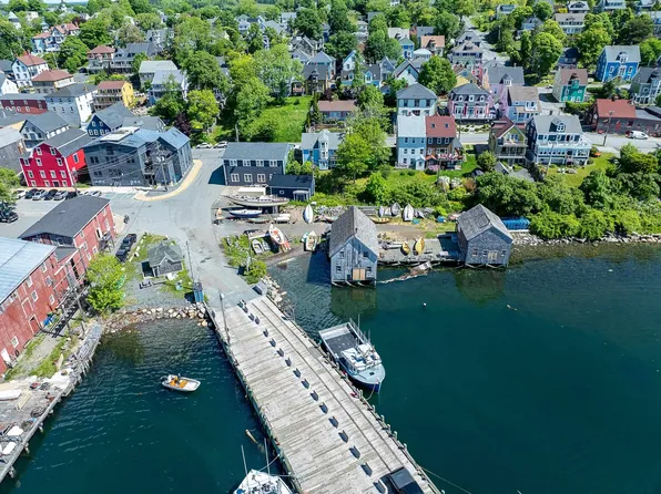 200 Montague St, Lunenburg, NS B0J 2C0