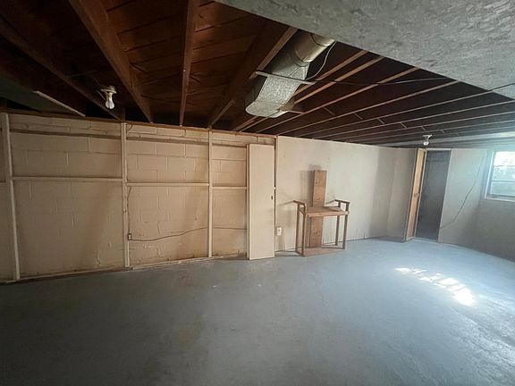 3rd image of 1824 Dakota St