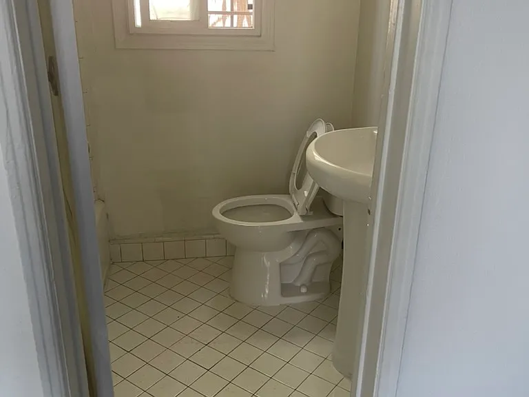 1812 S Curson Ave — Photo 3
