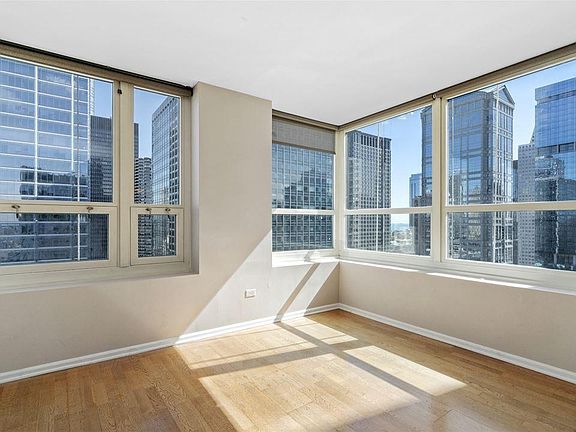3rd image of 345 N Lasalle Blvd #4003