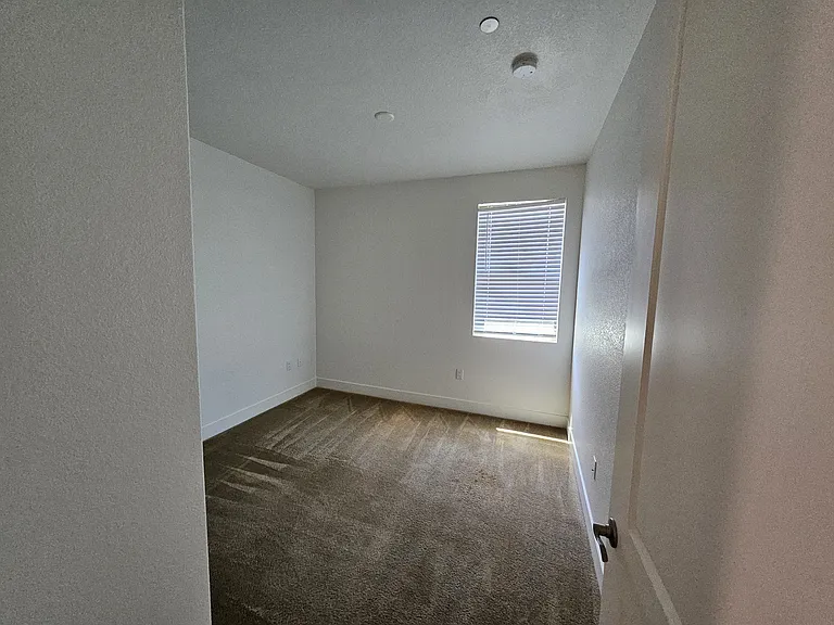 1660 Spring St — Photo 8