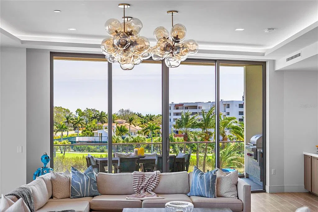 2 bed, 2.5 bath, 2143 sqft, $30,000 — Photo 4