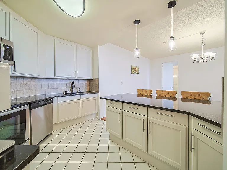 100 Carlyle Dr #16ES — Photo 7