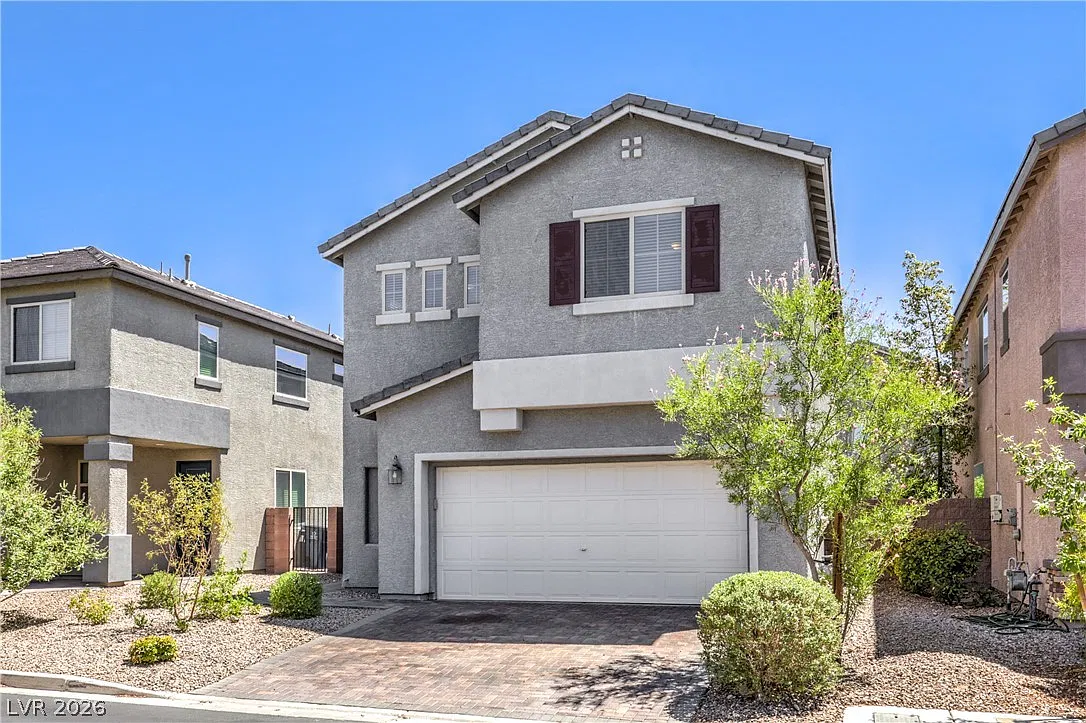 4 bed, 2.5 bath, 2484 sqft, $2,500 — Photo 2