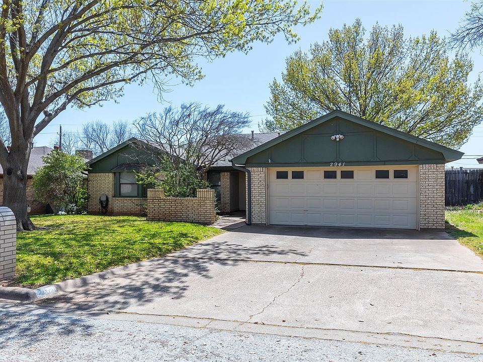 1st image of 2941 Red Oak Cir