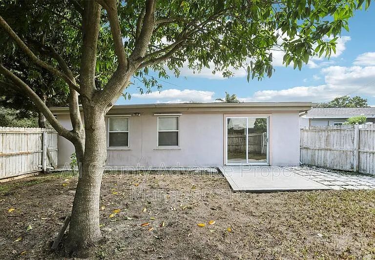 1270 8th Ave N — Photo 10