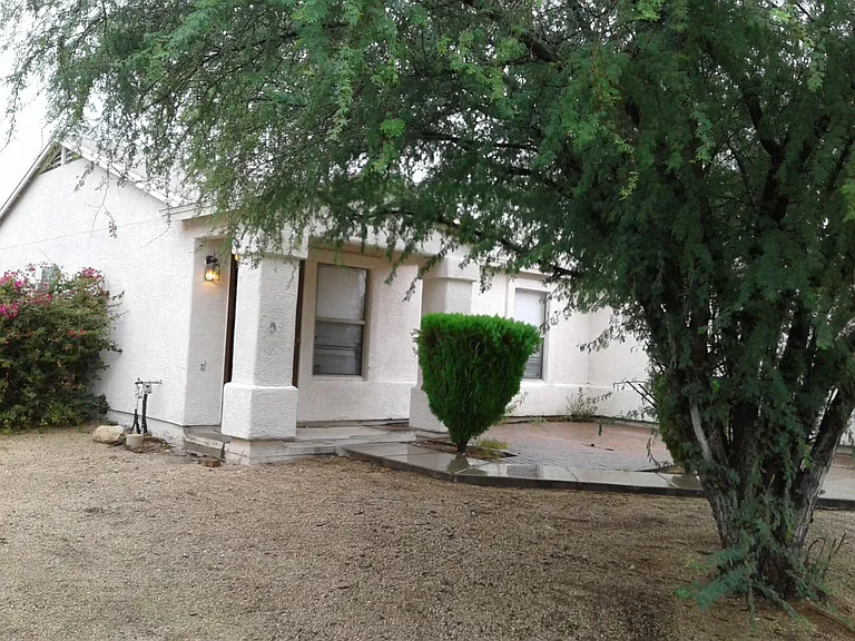 2569 E Windsor Castle Ln — Photo 12