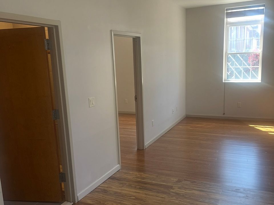 2nd image of 46 Oak St