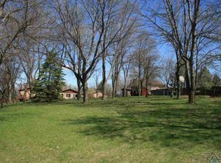 2608 E 33rd St, Sioux Falls, SD 57103