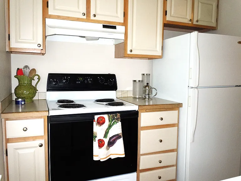 Westwood Court — Photo 18