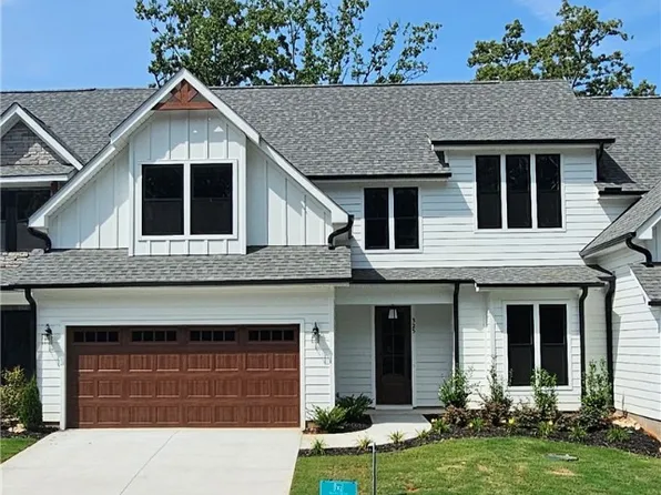 305 Breakwater Ln, Seneca, SC 29678