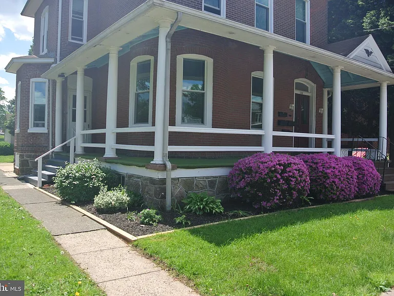 330 Broad St #2R — Photo 1
