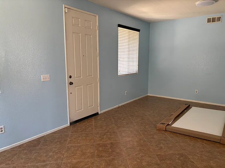 8623 Bridgeport Ave — Photo 6