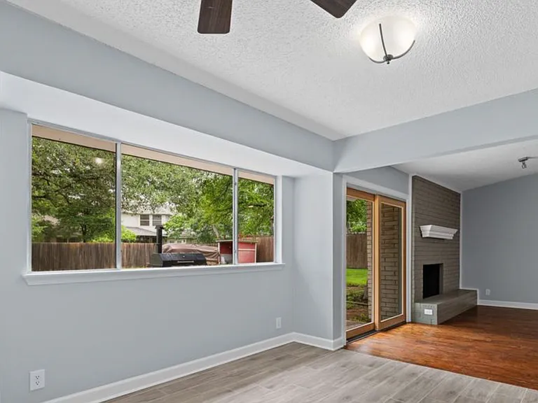 9201 Robins Nest Ln — Photo 8