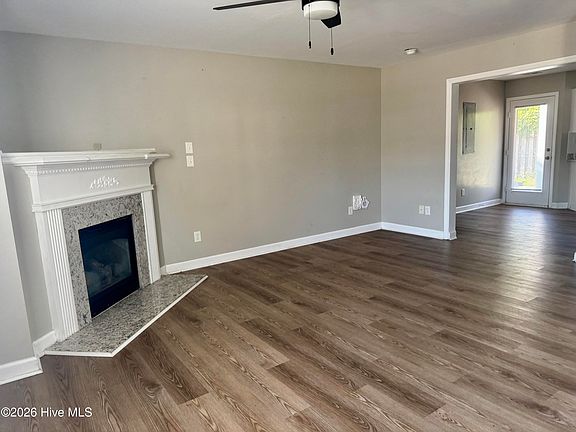 5th image of 2502 Bluff View Court #A