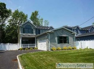 403 Park Ave, Babylon, NY 11702