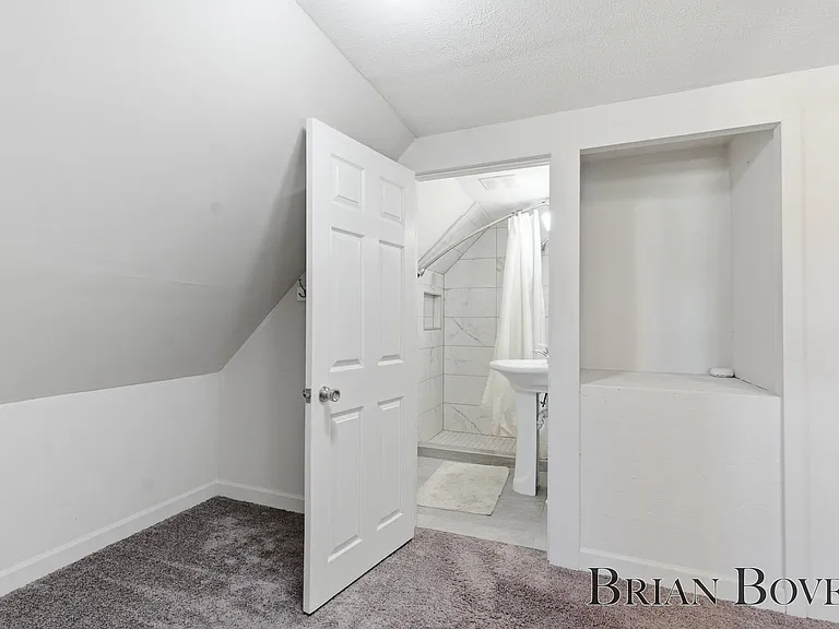 6480 Belmont Ave NE #UP — Photo 1