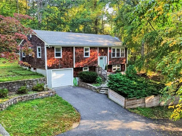 543 Main St, Hopkinton, RI 02833