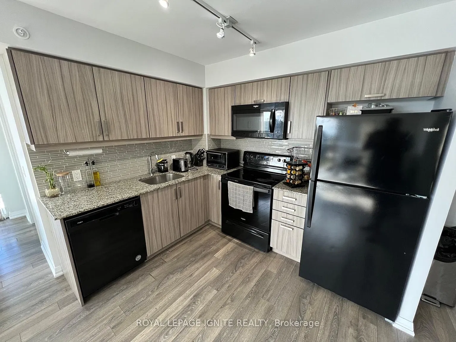 3 bed, $2,750 — Photo 2