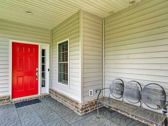 4th image of 635 Spring Grove Dr