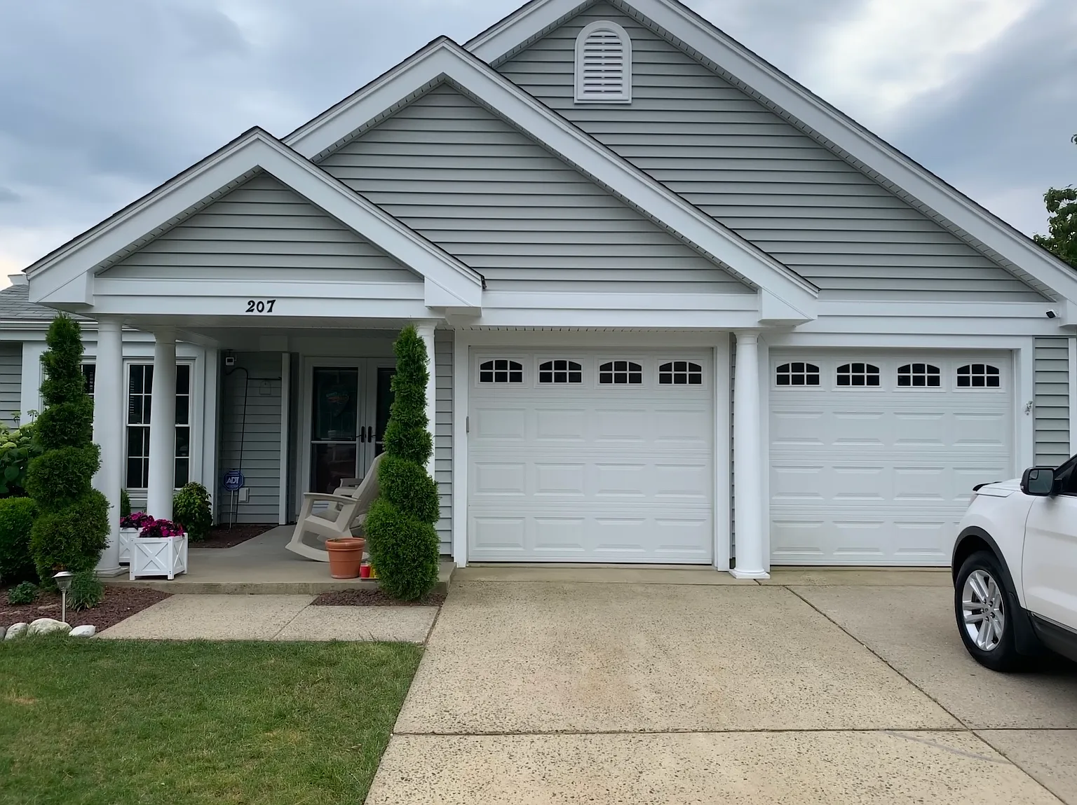 207 Bridport Pl photo 1