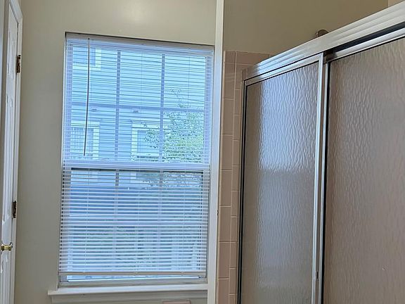 4th image of 221 Prestwick Way