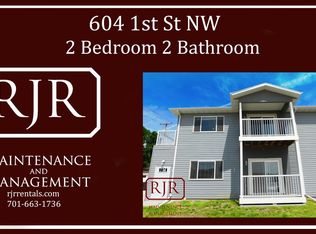 604 1st St NW, Mandan, ND 58554