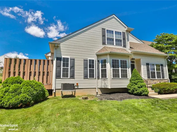 10 Cobblestone Dr, Easton, PA 18045