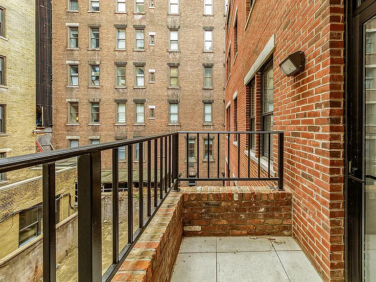 241 W 75th St #10 — Photo 4