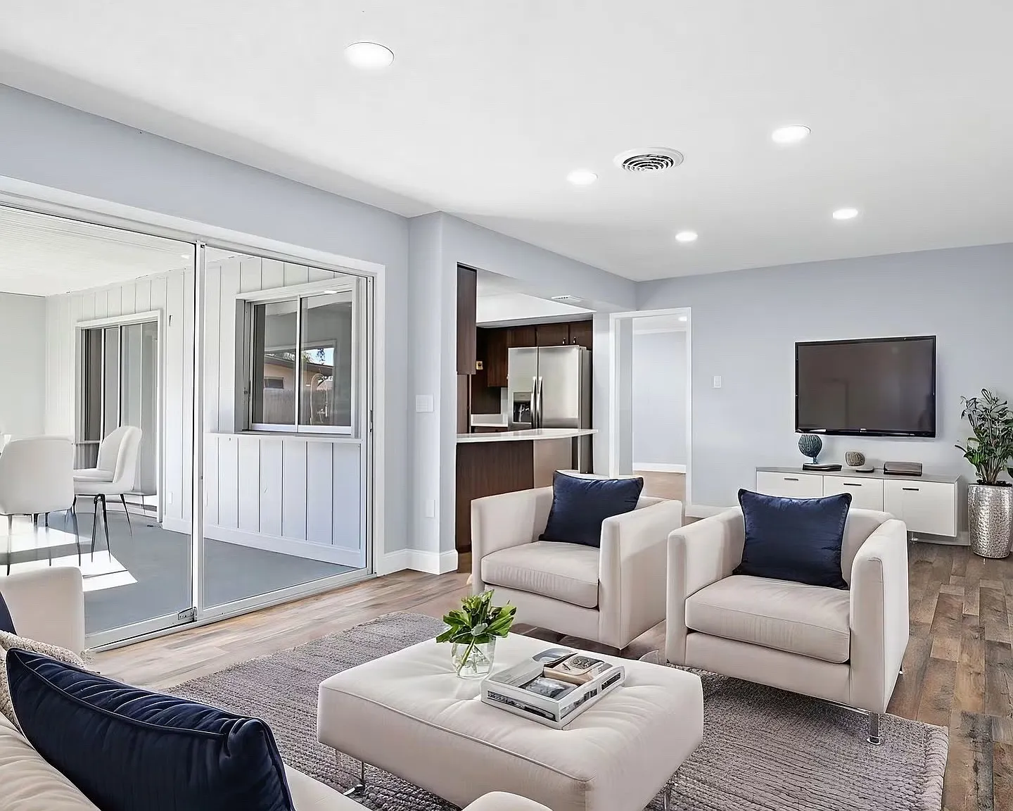2 bed, 1350 sqft, $2,200 — Photo 3