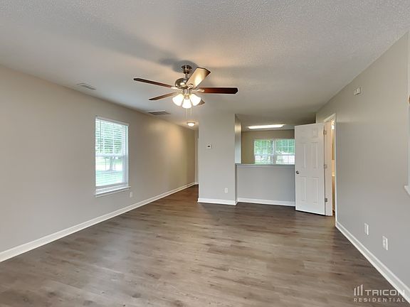 3rd image of 933 Crowders Woods Dr