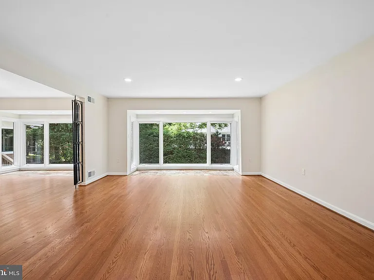 7016 Hopewood St — Photo 14