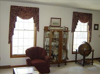 3rd image of 10 Gloucester St