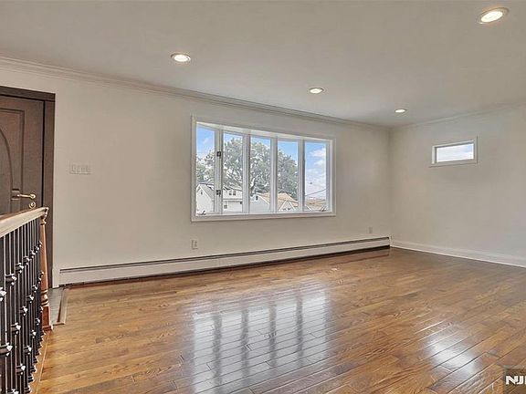 5th image of 662 Teneyck Ave