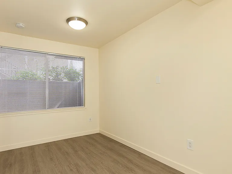 Phinney 12 Apartments — Photo 53
