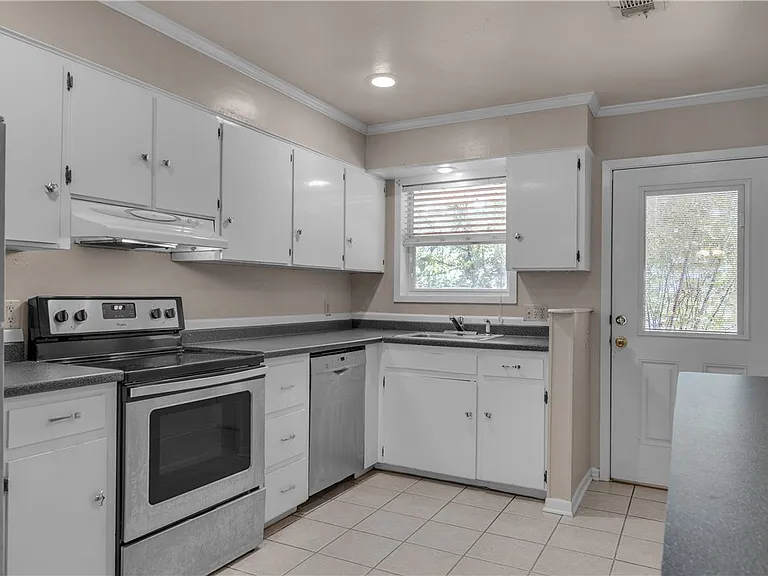 1200 Holik Dr #B — Photo 6