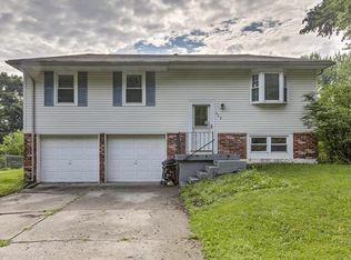 209 Concord Cir, Grain Valley, MO 64029