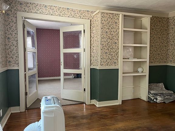 3rd image of 617 1/2 W Pine St