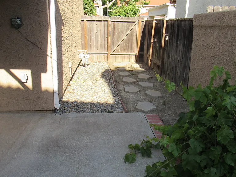 4820 Penrose Ave — Photo 18