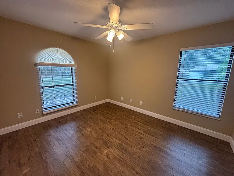 1130 W Olympia St — Photo 12