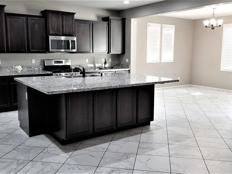 2248 E Ottawa Ln — Photo 5
